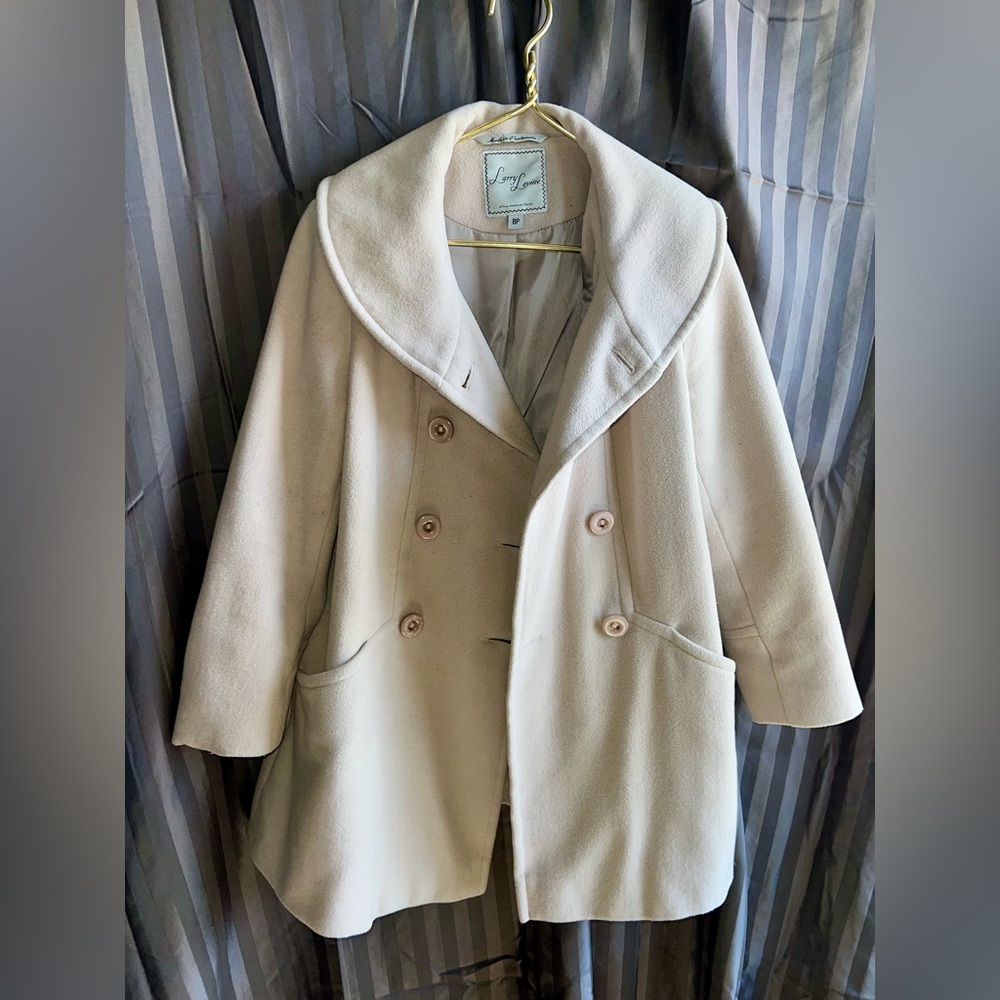 Larry Levine Women's Classic Style Tan Wool Blend Double-Breasted Coat Size 8P